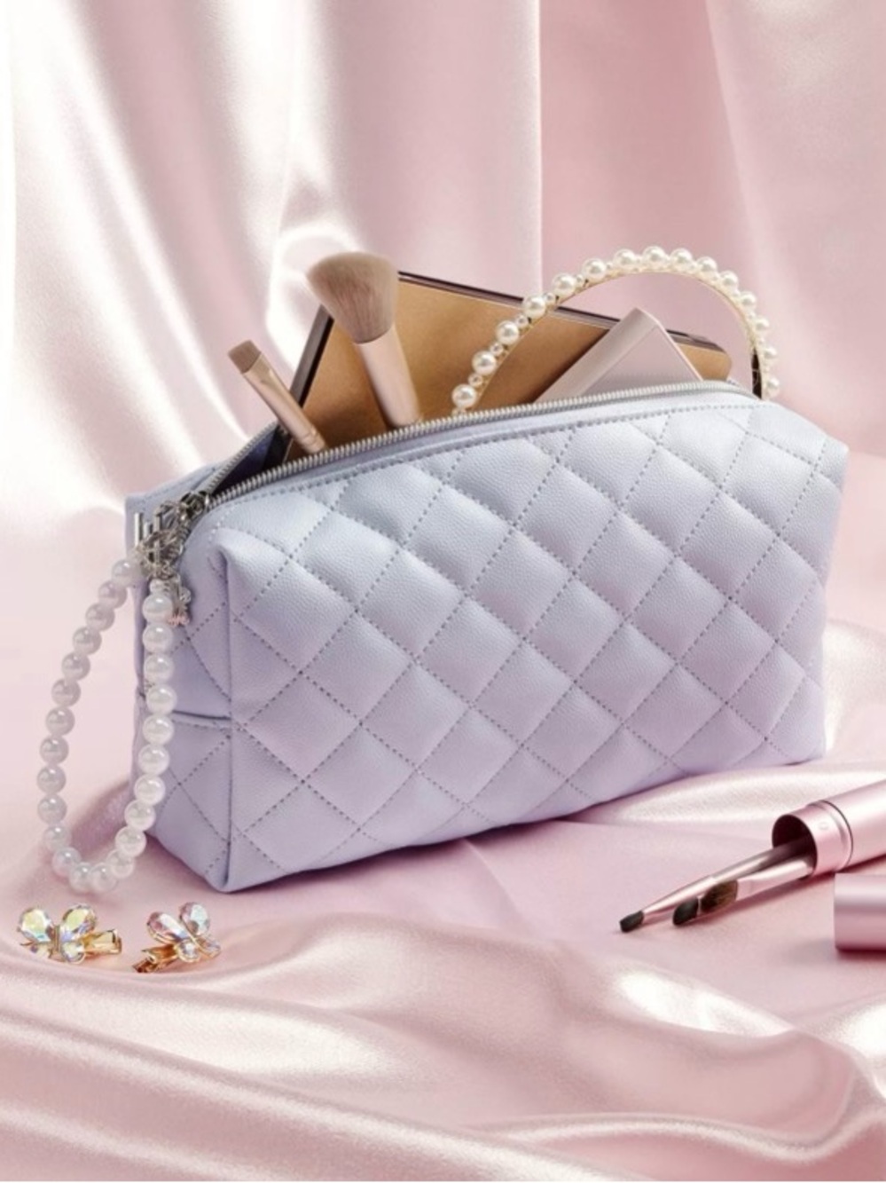 Pearl-Handle Quilted Cosmetic Pouch in Light Lavender